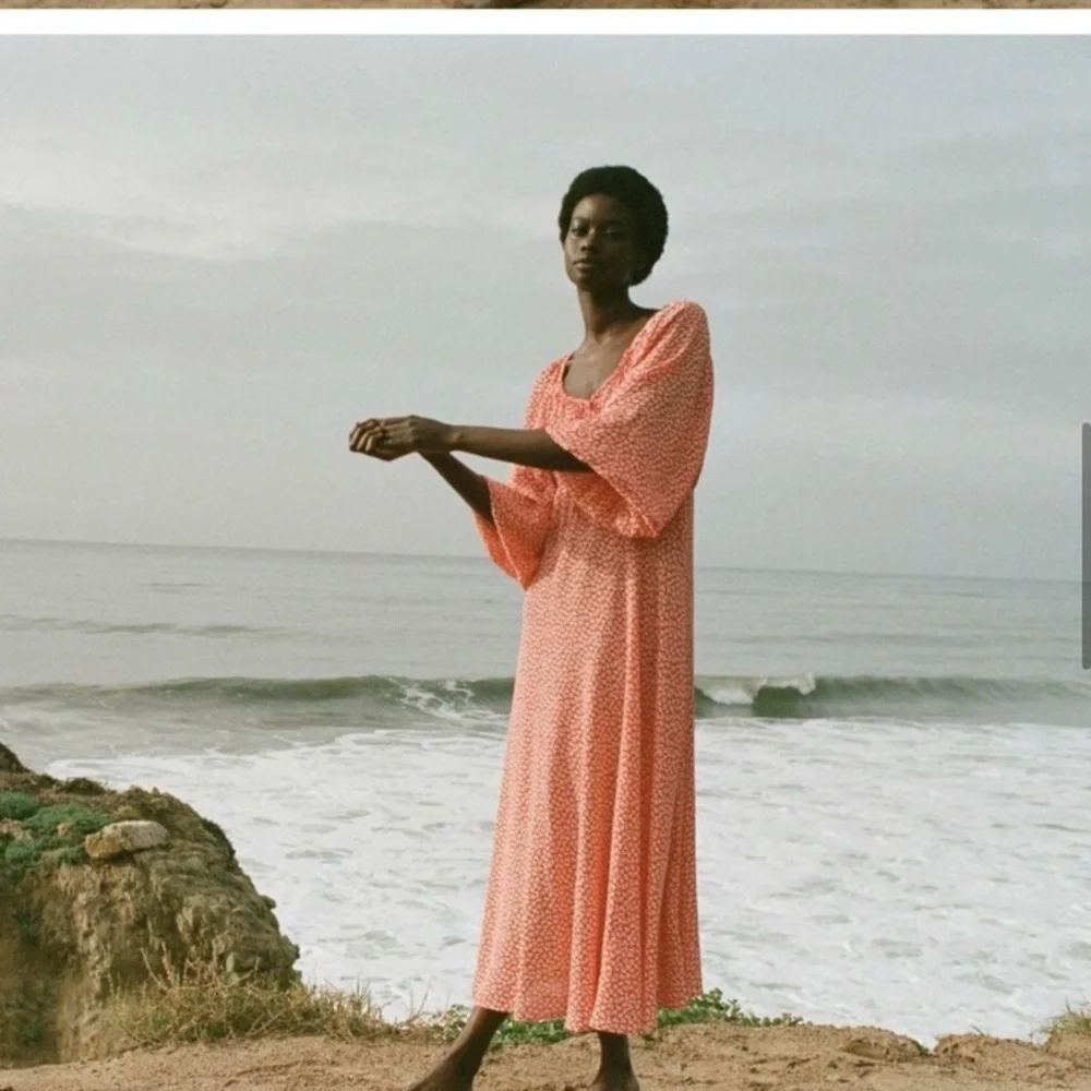 Doen flower Maxi Dress —incredibly flattering - Picture 1 of 3